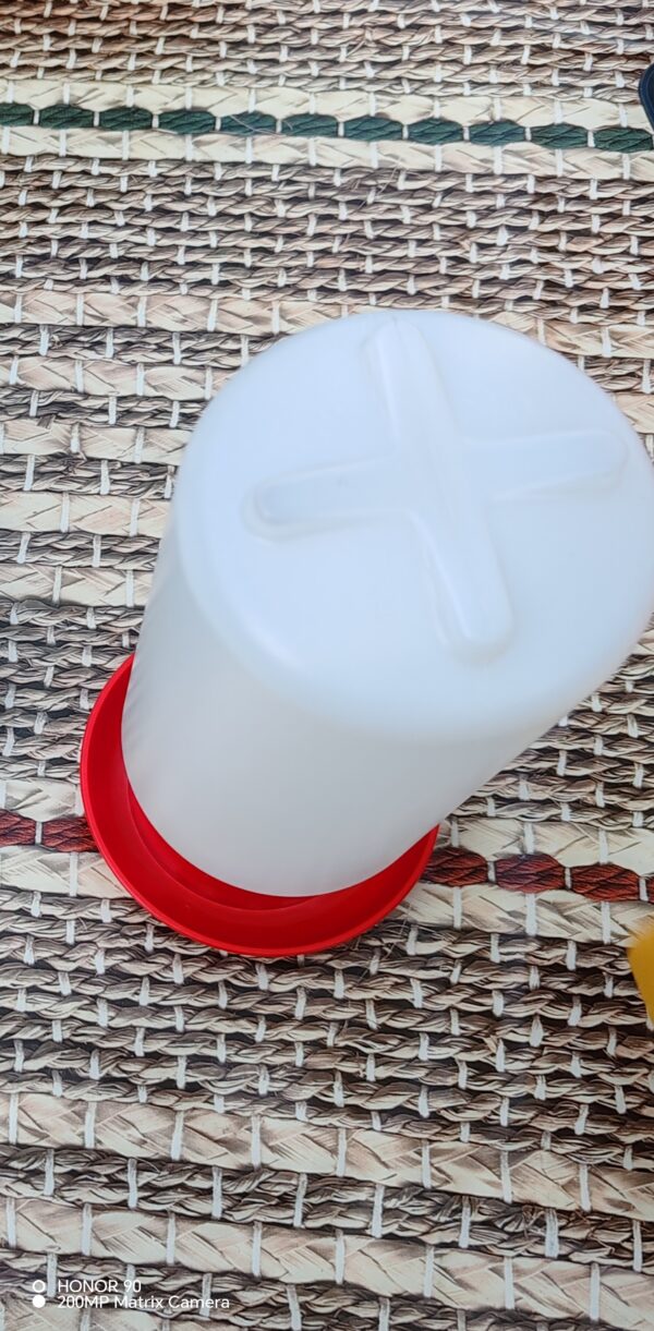 Adapatoare pentru gaini si prepelite de 1 litru