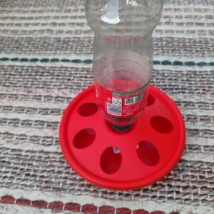 Adăpătoare găini pentru sticlă – cu găuri, din plastic